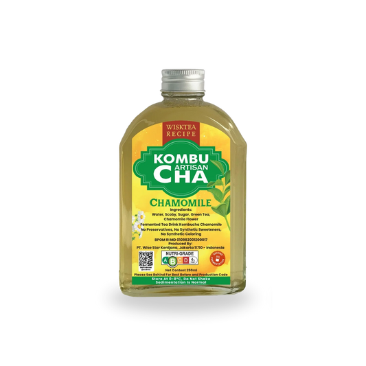 WiskTea Chamomile Kombucha, a naturally fermented floral kombucha crafted with chamomile flowers.